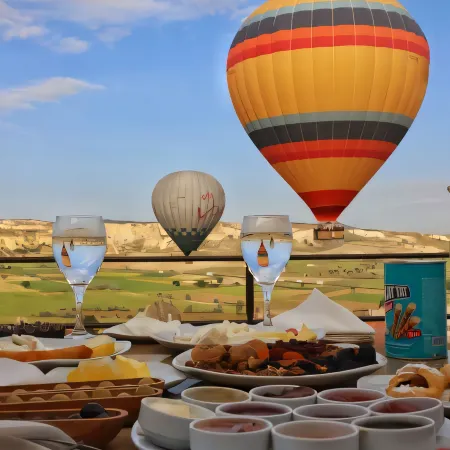 Seki Cave Hotel – Wake Up to Hot Air Balloons