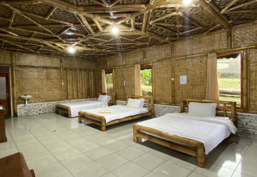 푼착 다라잣 수영장