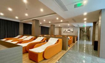 Guoyun Hotel (Dengzhou Renmin Road Bureau of Commerce)