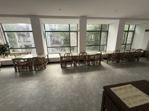 Yimi Hotel (Guangzhou Beijing Road Pedestrian Street Big Buddha Temple Branch) Отели рядом с достопримечательностью «National Government Former Site»