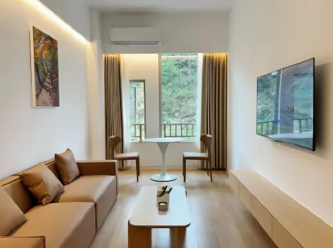 Hengdian Yisu Hotel (Hengdian Film and Television City Qinwang Palace Store)