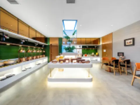 James Joyce Coffetel Hotel (Chifeng High-Speed Railway Station)