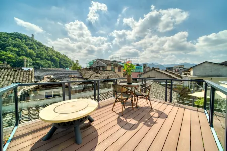 Linhai Tower Shadow Moon House Courtyard (Taizhou Fucheng Branch, Ziyang Street) Отели рядом с достопримечательностью «Wangjiang Gate»