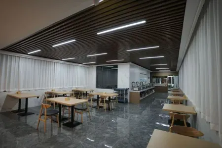 Tuke Qingju Hotel (Wuan Baihe Park Branch) Отели рядом с достопримечательностью «Jingniang Lake»