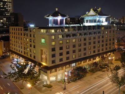Holiday Inn Montreal Centreville Downtown by IHG