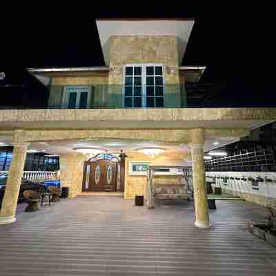 Melodies Castle Homestay Hotel Exterior
