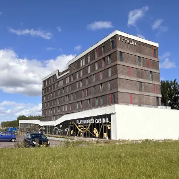 HOTELUX Amsterdam Airport Hotel Отели в г. Хофддорп