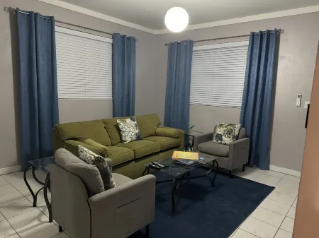 Kozy Bahamas Getaway Отели рядом с достопримечательностью «Ардастра Гарденс & Уайлдлайф Консервейшен Сентр»