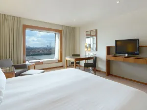 Canary Riverside Plaza Hotel