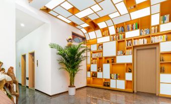 Kunming Pupu Design Hotel (Dianchi Haigeng Daba)