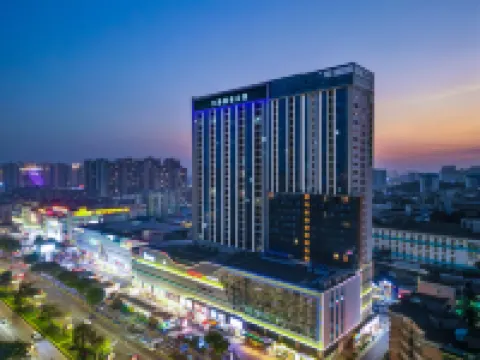 Live Hotel (Jiangmen East Railway Station Jianghai Square)