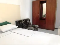 Henny Executive Homestay Hotels in Dukuhpakis