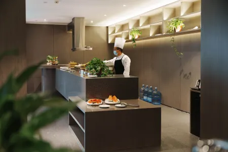 Qingyang Phoenix Hotel Отели рядом с достопримечательностью «Longdong University»