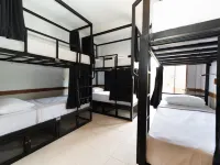 ماد مونكي أولواتو Hotels near بيتشاتو