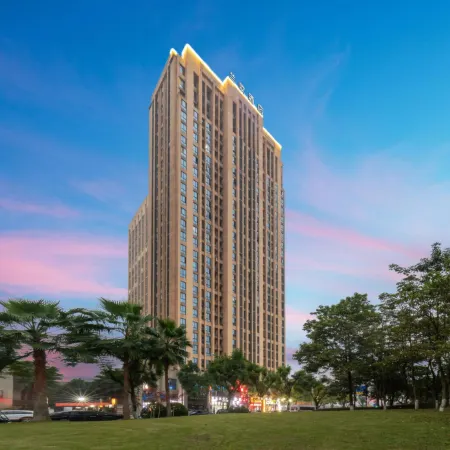 Lanou Hotel (Chongqing University Town) Отели рядом с достопримечательностью «Chongqing Shapingba Meilixi Street Pedestrian Street»