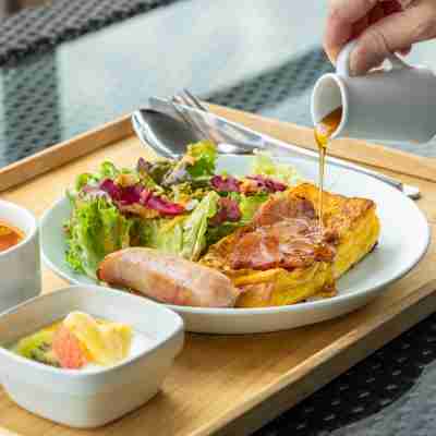 One Suite the Terrace Dining/Meeting Rooms