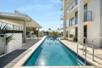 Beach on Sixth Hotels in Twin Waters