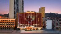 Vienna 3 Best Hotel (Lvliang Lin County Baitongyuan) - Parkplatz