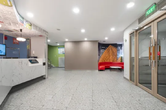 Ibis Hotel (Beijing Sanlitun East Bridge) Отели рядом с достопримечательностью «Sanlitun»
