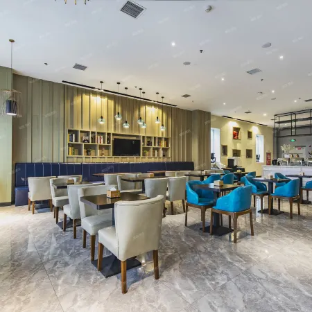 XINHUA Holiday Hotel