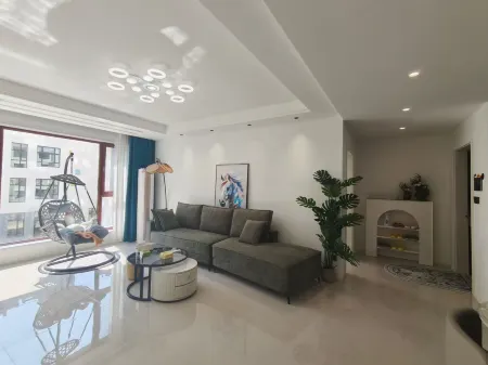 9520 High-End Garden Courtyard Homestay (Meihekou Northeast Sleepless City Hailong Lake Branch) Отели рядом с достопримечательностью «Meihekoushi Zhangbai Mountain Botanical Garden»