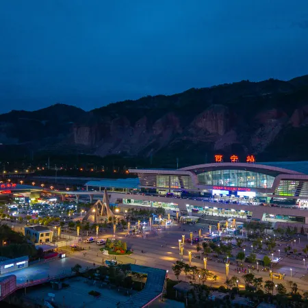 Homeinn Selected Hotel (Xining High-Speed Railway Station)
