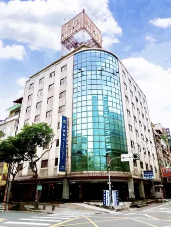 Meworld Hotel-Sanchong Отели рядом с достопримечательностью «Guangfu Gong Temple»