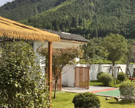 Shanguli Valley Private Hot Spring Resort Courtyard Hotels in Lechang