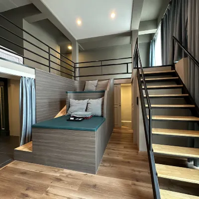 Thai Loft Отели рядом с достопримечательностью «Ратчада Сой 6»