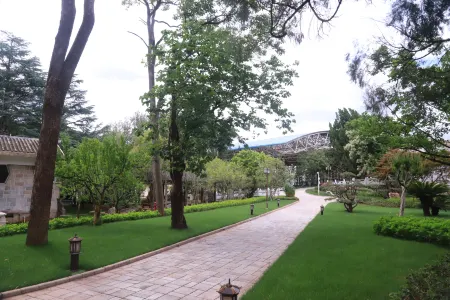 Anning Hot Spring Hotel Отели рядом с достопримечательностью «Caoxi Temple»