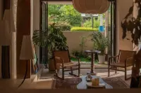 Dongjiang Lake Suman Homestay (Xiaodongjiang Scenic Area)