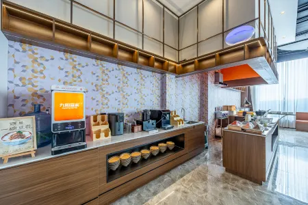 Pearl Hotel (Changzhi East Railway Station Branch) Отели рядом с достопримечательностью «Changzhi Medical Institute»