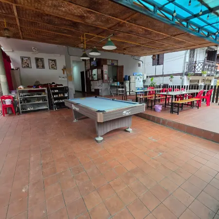 Aurora Backpackers Hostel Отели рядом с достопримечательностью «Ват Чом Пхет»