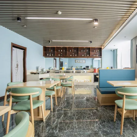 Qingmu Selected Hotel (Ma'anshan East Station Golden Eagle International Branch)