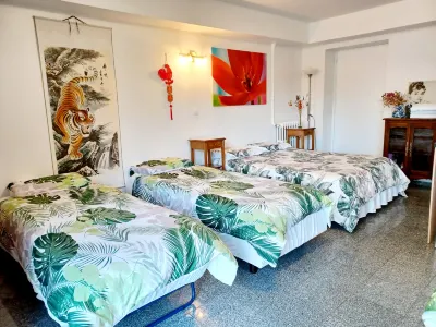 Family studio with AC, parking, terrace 600m RER B, direct to ND of Paris Hotels near Sceaux