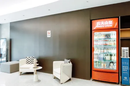 riverside holiday hotel Отели рядом с достопримечательностью «Taipingshan Pubu»