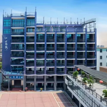 LONGYUAN Hotel Отели рядом с достопримечательностью «Luoding Jiangbin Park»