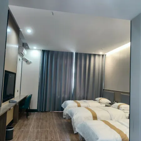 Luntai Zitong Hotel (Luntai Passenger Station Xinxin Road Pedestrian Street)