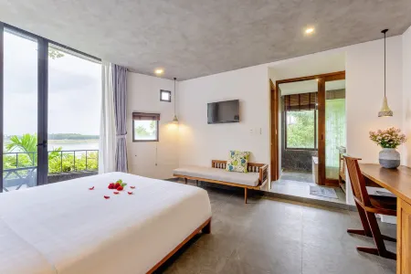 Serene Riverside Hotel Hoi An