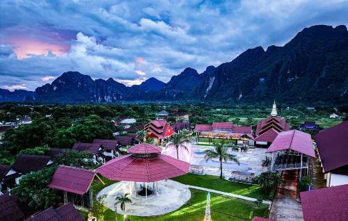 Hometown of Dragon Hotel
