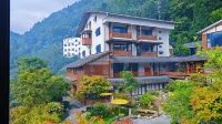 Under the Tree Art Hot Spring Homestay Hotel a Luding