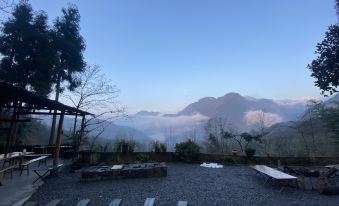 Dujiangyan Wuzhigu Homestay