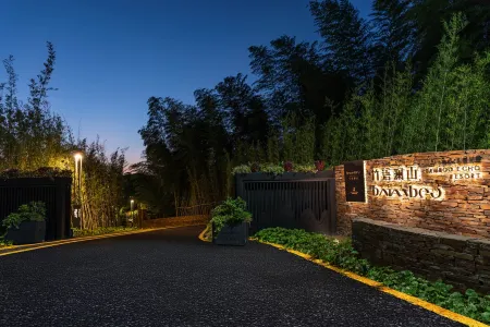 Bamboo Echo Resort Отели рядом с достопримечательностью «Longshan Park (South Gate)»