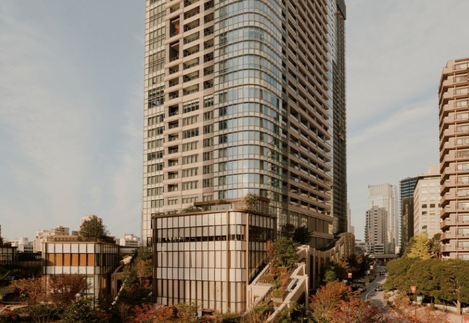 자누 도쿄 호텔의 현대적이고 고급스러운 실내 디자인