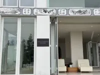 Dali Huali Designer Seaview Homestay(Caicun Wharf Erhai Store) Hotels near Cai Village