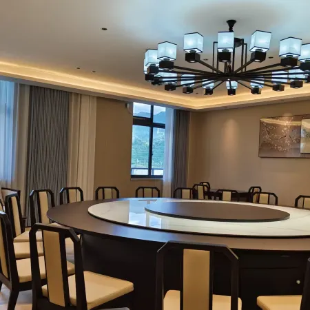 Pan'an Hongting University Hotel