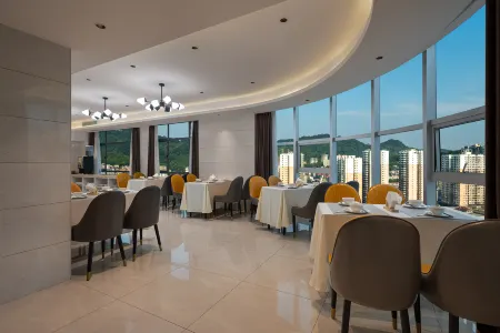 Yiman Hotel (Liuyang Sky Theater & China International Fireworks Center Branch) Отели в г. Люян