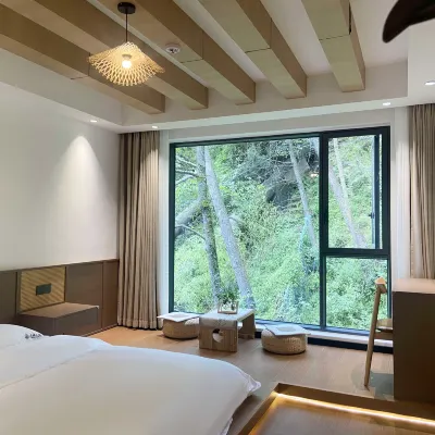 Qiming Xiaozhu Homestay (Wolong Town) Hotels near Wolong Giant Panda Nature Reserve