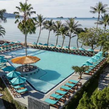 Koh Chang Paradise Resort & Spa Отели рядом с достопримечательностью «Pearl Beach»