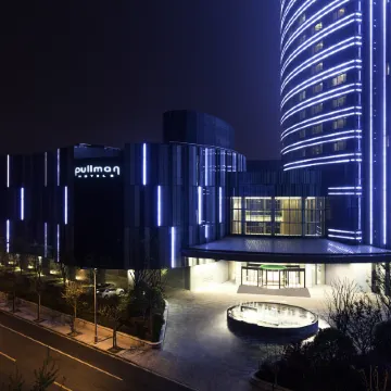 Pullman Shanghai Xuhui Отели рядом с достопримечательностью «Сюйхуэй»